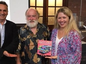 Profesor Australia Tulis Buku Soal Angkot dan Bus Minangkabau