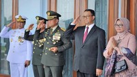 Penghormatan kepada Jokowi saat pesawat orang nomor satu itu akan take off (Foto: Dok. Istimewa)