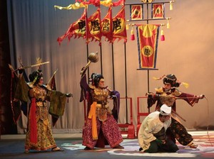 Teater Koma Pentaskan Sie Jin Kwie 4 Berdurasi Hampir Empat Jam