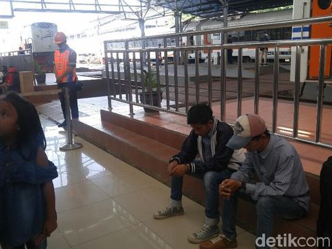 Hari Pahlawan, 60 Detik Berhenti Operasi di Stasiun Poncol Semarang