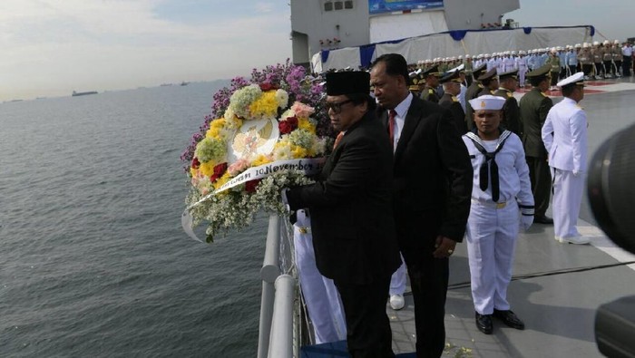 Hari Pahlawan, Upacara di Atas KRI dan Tabur Bunga di Laut Jawa