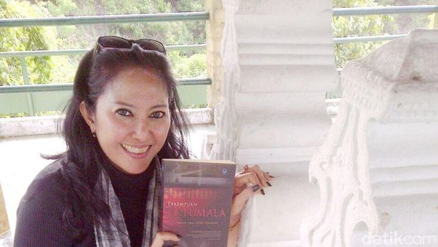 Endang Moerdopo di makam Malahayati 