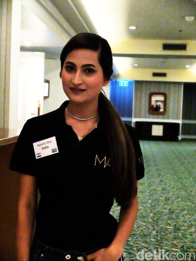 Noorin Sha menjadi wanita India dengan wajah yang menarik dan ideal. Para dokter kecantikan setuju jika wajah wanita Asia yang dinilai paling proporsional memiliki bentuk oval. Foto: Anggi Mayasari / Wolipop