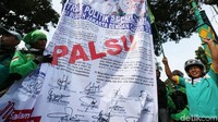 Mereka mengaku kecewa dengan upah minimum provinsi (UMP) 2018 sebesar Rp 3.648.035 yang ditetapkan Pemprov DKI.