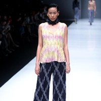 Koleksi Busana Terbaru Ikat Indonesia by Didiet Maulana yang mengusung tema Press Play di Jakarta Fashion Week 2018, Senayan City, Jakarta. Kamis (26/10/2017). Foto: Mohammad Abduh/Wolipop