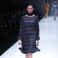 Koleksi Busana Terbaru Ikat Indonesia by Didiet Maulana yang mengusung tema Press Play di Jakarta Fashion Week 2018, Senayan City, Jakarta. Kamis (26/10/2017). Foto: Mohammad Abduh/Wolipop
