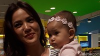 Untuk menyeimbangkan dengan kesibukannya menemani Alita, Alice Norin absen sementara dari dunia sinetron. Foto: Desi Puspasari