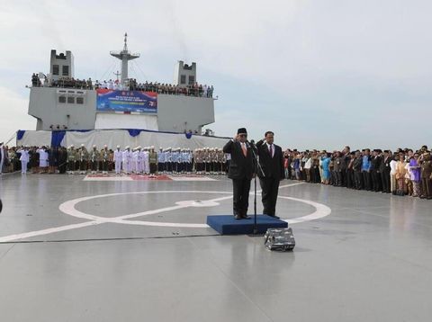 Hari Pahlawan, Upacara di Atas KRI dan Tabur Bunga di Laut Jawa