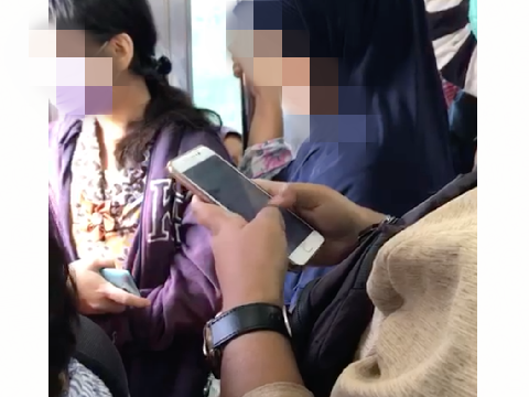 Diajak Mengheningkan Cipta, Ini yang Dilakukan Penumpang KRL