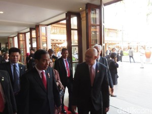 Hadir di KTT APEC Vietnam, Jokowi Disambut Pengusaha RI