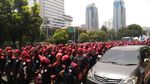 Penampakan Buruh yang Long March ke Balai Kota