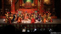 Para pemain melakonkan pertunjukan Sie Jin Kwie: Melawan Siluman Barat di Graha Bakti Budaya, TIM, Jakarta, Kamis (9/11/2017) malam.