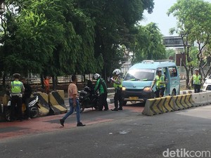 Masuk Busway, Motor dan Angkot di Jakut Kena Operasi Zebra