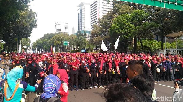 Massa long march menuju Istana