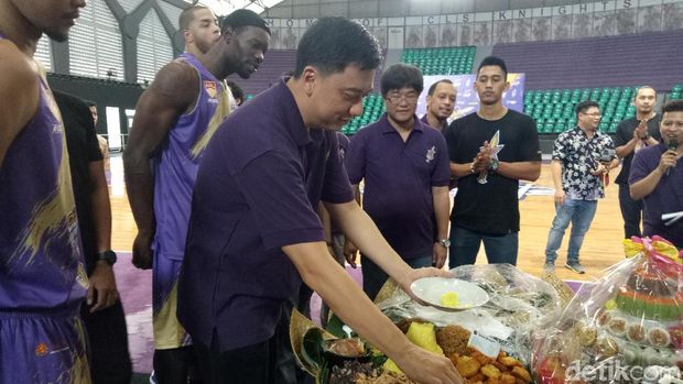 CLS Knights Pamerkan Logo Baru di Hari Pahlawan