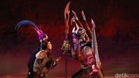 Lakon ini mengisahkan tentang menantu Sie Jin Kwie, jenderal wanita Hwan Lie Hoa yang diangkat Raja Li Ti menjadi Panglima Besar Pasukan Tang setelah Sie Jin Kwie gugur di medan perang. Tugasnya, mengalahkan Jenderal Souw Po Tong dan menaklukkan Tartar Barat yang dibantu para siluman dan Dewa Jahat. Para Dewa Baik pun turun mendukung Pasukan Tang.