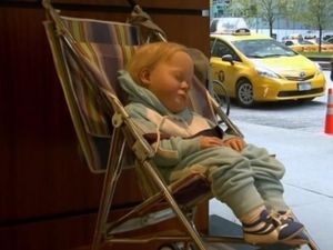 Bikin Heboh, Patung Bayi Tertidur di Stroller Dilelang Rp 1,6 M