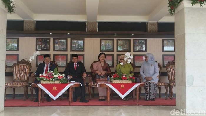 Pimpin Upacara Hari Pahlawan, Jokowi Tiba di TMP Kalibata