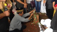 Keluarga Letty menangis histeris di pusara dokter yang meninggal di usia 46 tahun itu.