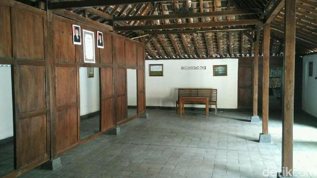 Salah satu ruangan di monumen stasiun radio