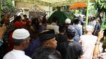 Isak Tangis Keluarga Iringi Pemakaman dr Letty