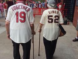 Potret Viral Baju Couple yang Super Kreatif