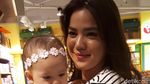 Alice Norin Sibuk Urus Anak