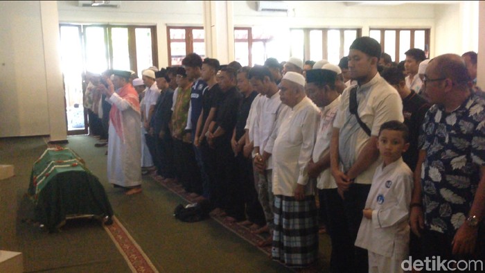 Suasana salat jenazah dr Letty