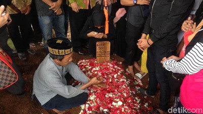 Tangis Keluarga di Pusara dr Letty yang Tewas Ditembak