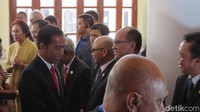 Presiden Jokowi saat tiba di Vietnam untuk menghadiri APEC. Foto: Eduardo Simorangkir/detikFinance