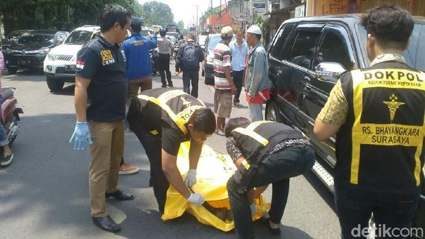 Pengemudi Mobil ini Meninggal Mendadak Usai Antar Anak Sekolah