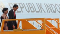 Presiden Jokowi dan Ibu Negara Iriana tiba di Bandara Internasional Da Nang, Jumat (10/11/2017) pukul 14.13 waktu setempat.