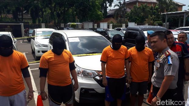 Keempat pelaku sudah menggelapkan sebanyak 20 mobil