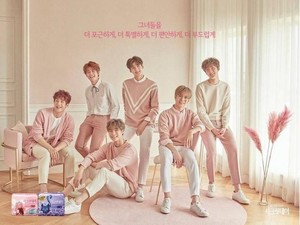 Pertama Kalinya, Boyband Korea Jadi Model Iklan Pembalut Wanita