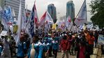Penampakan Buruh yang Long March ke Balai Kota