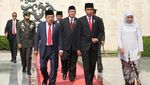 Potret Saat Jokowi-JK Tabur Bunga di TMP Kalibata