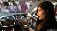 SX4 S-Cross yang dijual di India kata Donny mengusung mesin 1.300cc sementara yang ditawarkan di Indonesia menggunakan mesin 1.500cc VVT DOHC.