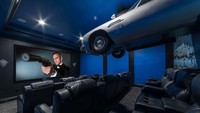 Selain tema Disney, pihak properti juga memiliki daya tarik lain. Ada villa dengan tema James Bond, lengkap dengan kursi VIP dan mobil mewah. (dok Exclusive Private Villas)