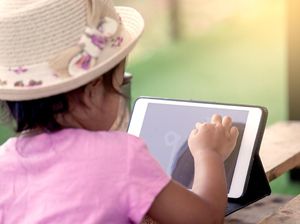 Saat Anak Tak Kenal Buku Tapi Lengket dengan Gadget