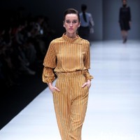 Koleksi Busana Terbaru Ikat Indonesia by Didiet Maulana yang mengusung tema Press Play di Jakarta Fashion Week 2018, Senayan City, Jakarta. Kamis (26/10/2017). Foto: Mohammad Abduh/Wolipop