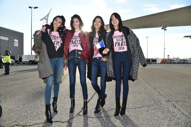 Fashion show tahunan Victorias Secret akan dihelat di Asia tahun ini, lebih tepatnya di Shanghai, China. Pertamakalinya mengambil tempat di Asia, 7 model berdarah China ini akan eksis di sana. Foto: Dok. Getty Images