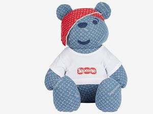 Louis Vuitton x Supreme Lelang Boneka Beruang, Harga Capai Rp 178 Juta