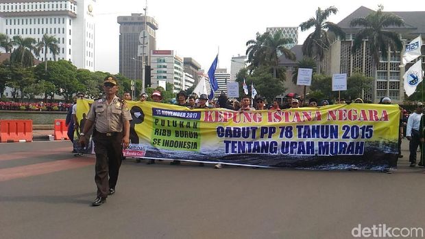 Dari Balkot DKI, Sebagian Massa Buruh Long March ke Istana