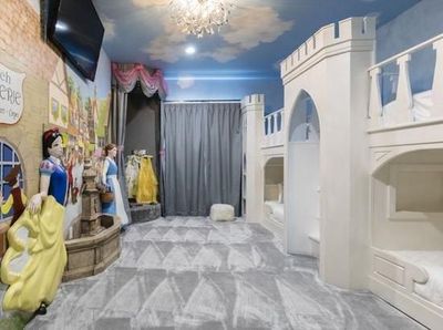 Foto: Penginapan Imut Bertema Disney, Mau Banget Tidur di Sini!