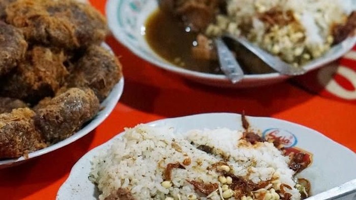 rawon enak di surabaya