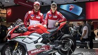 Pebalap MotoGP Andrea Dovizioso dan Jorge Lorenzo hadir dalam peluncuran Panigale V4.