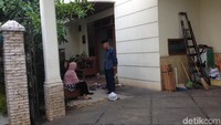 Seorang kerabat korban, Andri, mengatakan, jenazah dr Letty dibawa dari RS Polri, Kramat Jati, Jakarta Timur, dini hari tadi.