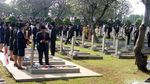 Potret Saat Jokowi-JK Tabur Bunga di TMP Kalibata