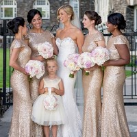 Tidak semua orang bahagia di hari pernikahan, gadis cilik ini salah satunya. Foto: ist.