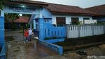 Pagar SMPN 3 Cisauk Ambruk Diterjang Banjir